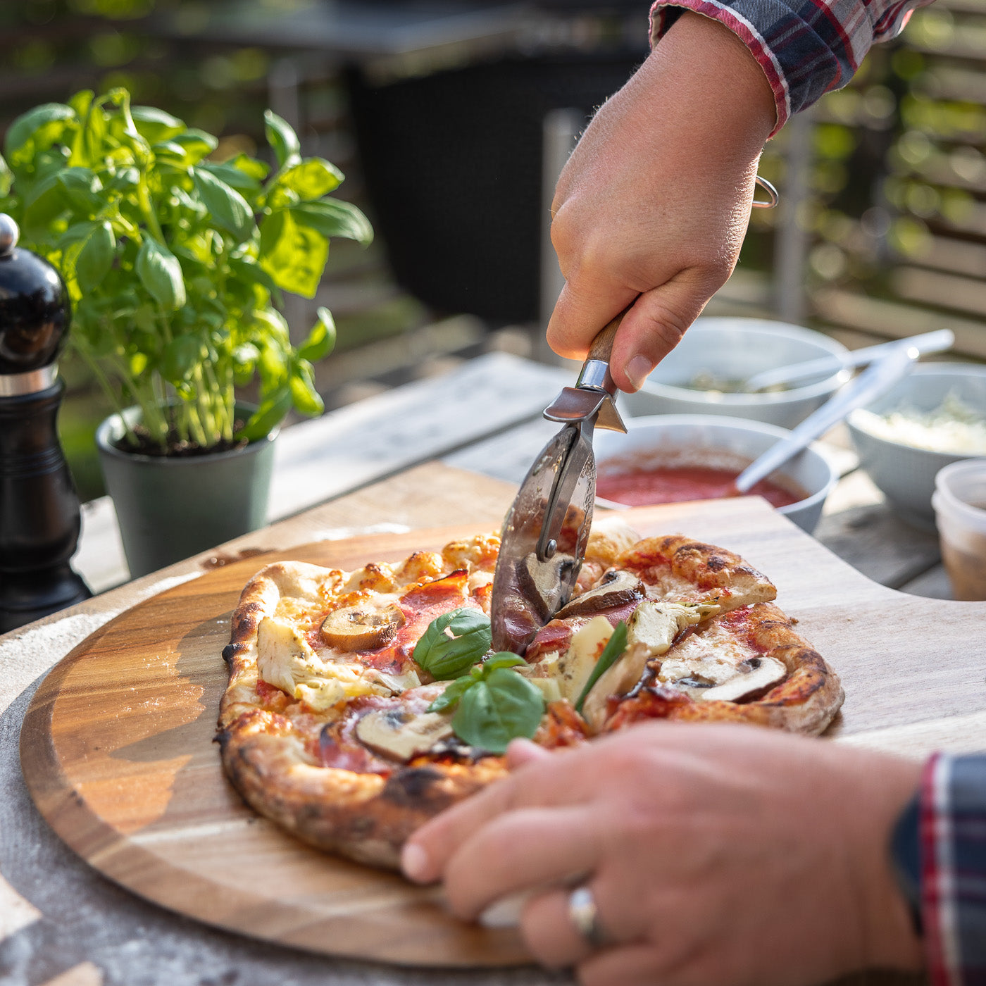 Kamado Sumo Pizzaskärare Akacia