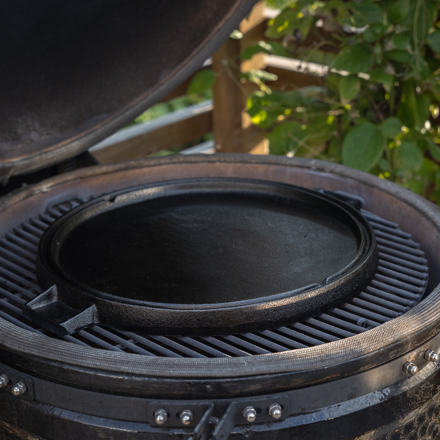 Kamado Sumo Reversible round cast iron plate